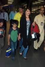 Madhuri Dixit snapped with kids and husband at the airport in Mumbai on 1st Jan 2012 (6).JPG
